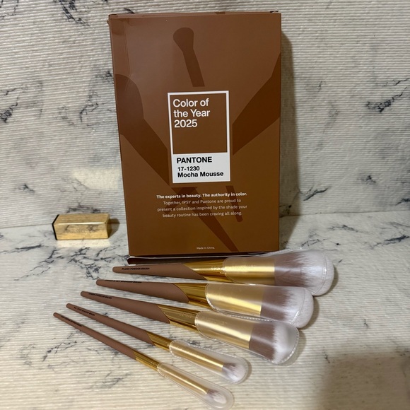 IPSY x PANTONE™ 5-Piece Makeup Brush Set: Powder, Bronzer, Cheek, Shadow, Crease - Picture 5 of 7